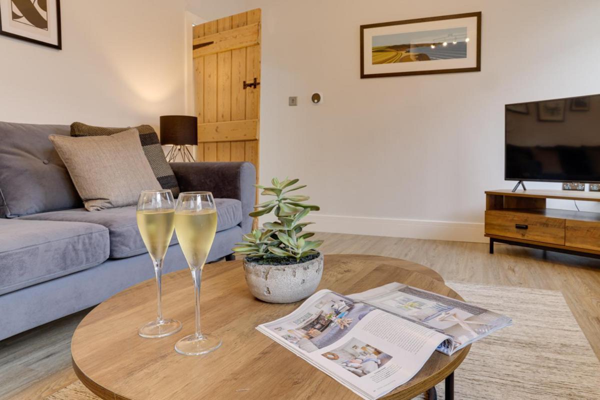 Beam End Snainton - Modern 2-Bedroom Stone Cottage 외부 사진