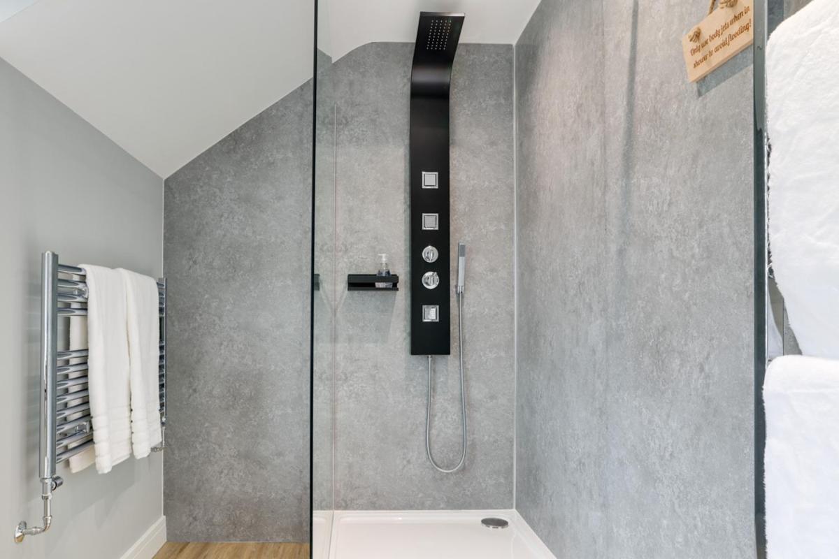 Beam End Snainton - Modern 2-Bedroom Stone Cottage 외부 사진